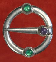 Ring Brooch, with green agate and amethyst